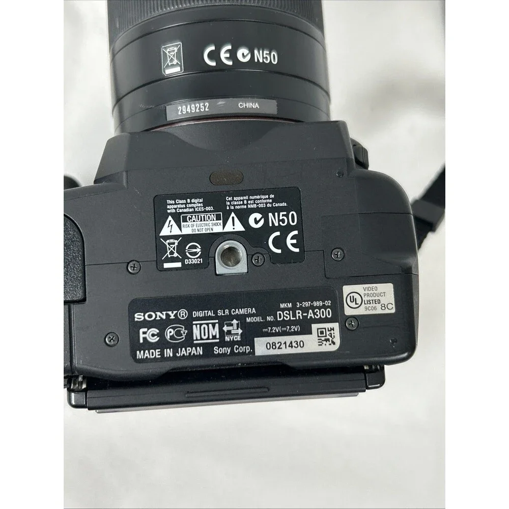Sony A300 DSLR Camera With 18-70 Lens Camera Bag Battery Sandisk Card & Reader